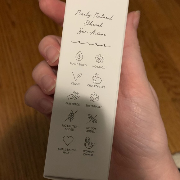 2/$22✨ Earth Harbor Marina Brightening Ampoule - Picture 8 of 10